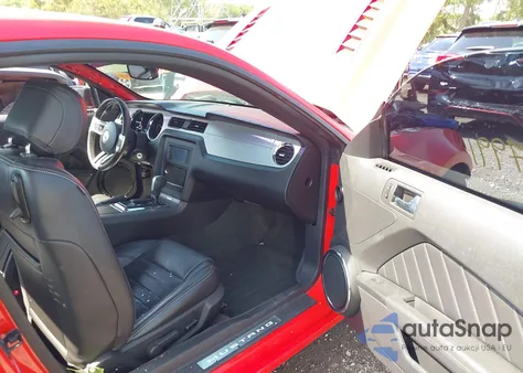 2014 Ford Mustang Gt Premium z USA, uszkodzony, nr VIN 1ZVBP8CF5E5200625